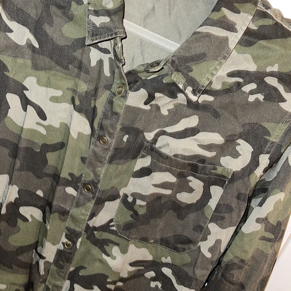 BNWOT button down camo blouse - Picture 2 of 5